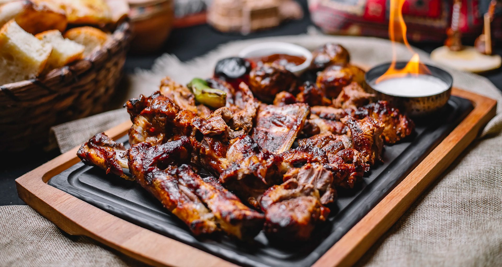 Como Organizar um Churrasco para Eventos: Quantidades, Cardápios e Receitas 2 Mesa de churrasco para eventos especiais