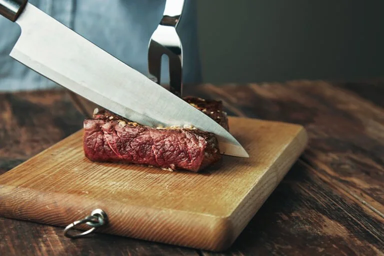 Melhores Facas para Cortar Carne no Churrasco: Como Escolher, Manter e Avaliar os Modelo